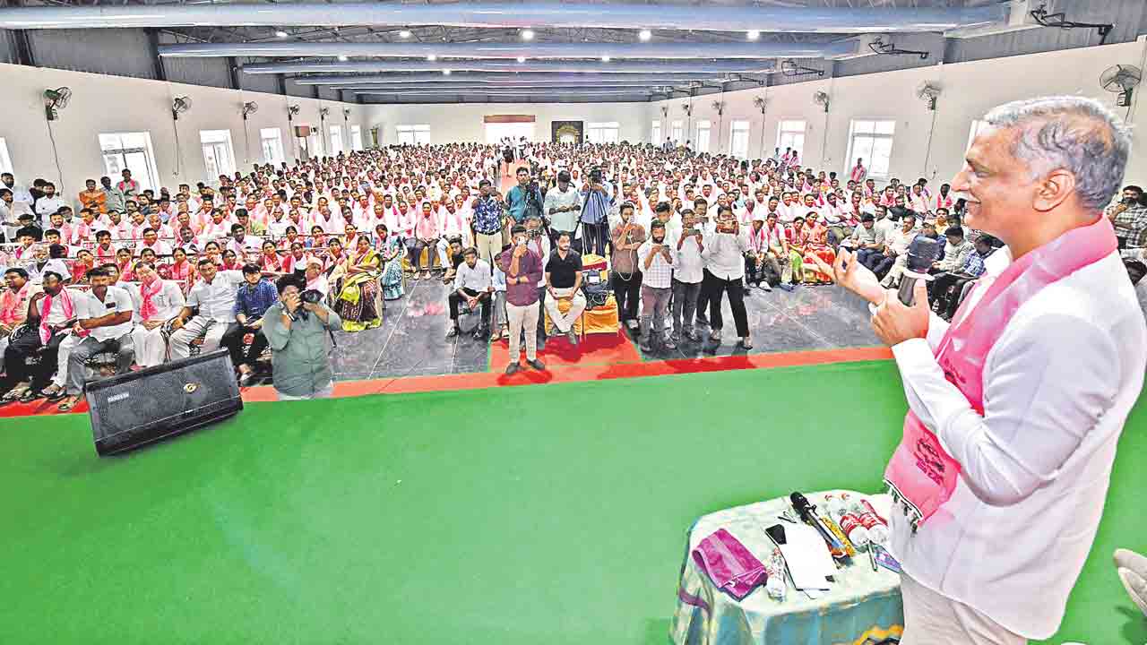 మిషన్‌ మోడ్‌ కాదు.. రేవంత్‌ది కమీషన్‌ మోడ్‌!