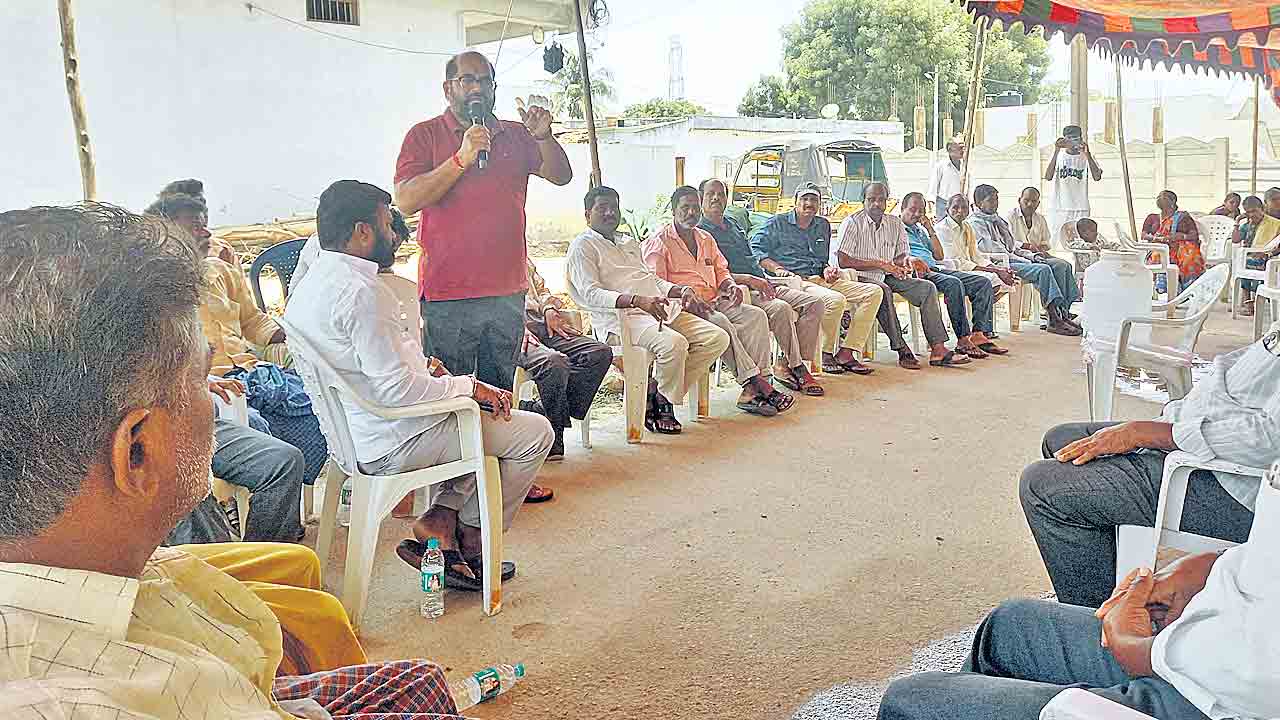 ప్రాణాలు పోయినా భూములివ్వం.. తేల్చి చెప్పిన ఊట్లపల్లి రైతులు