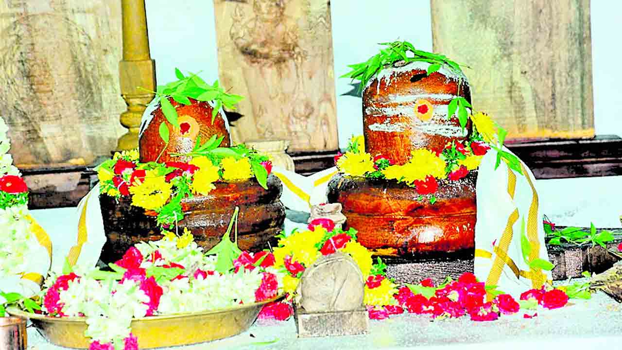 కాళేశ్వరాలయ.. పునఃనిర్మాణ పనులకు పూజలు