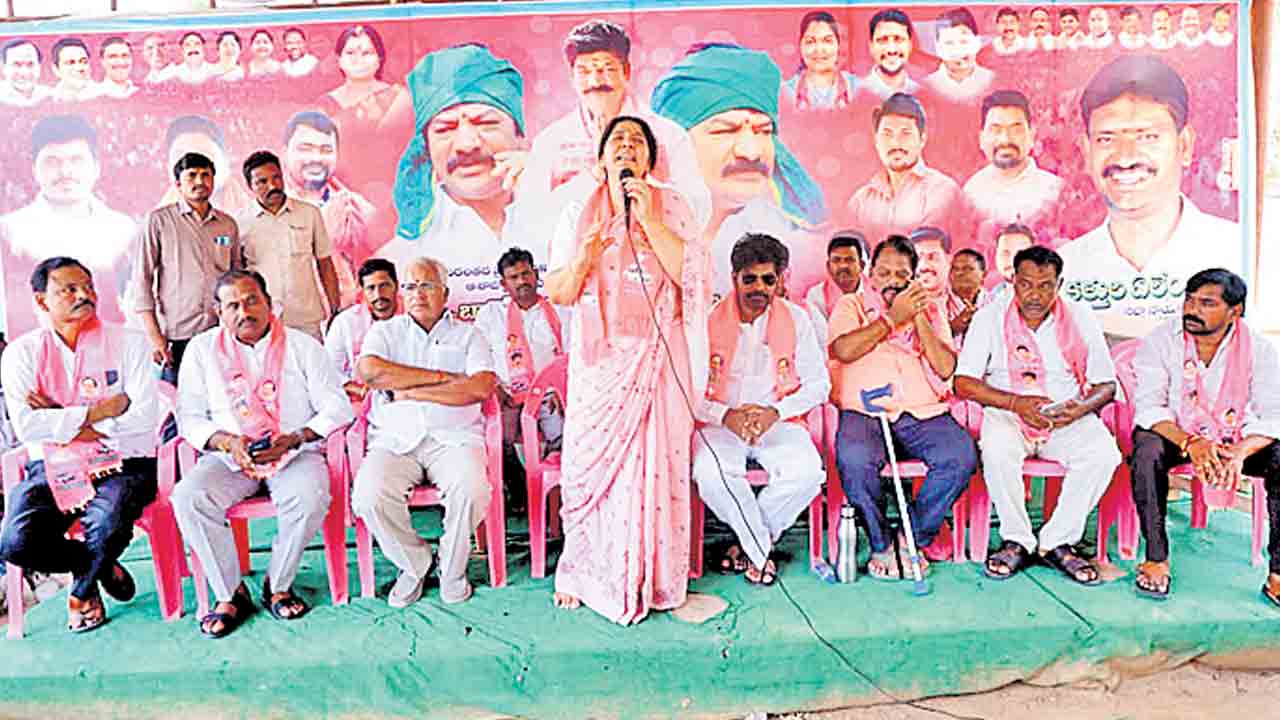 కాంగ్రెస్‌ పాలనలో రైతులకు అరిగోస