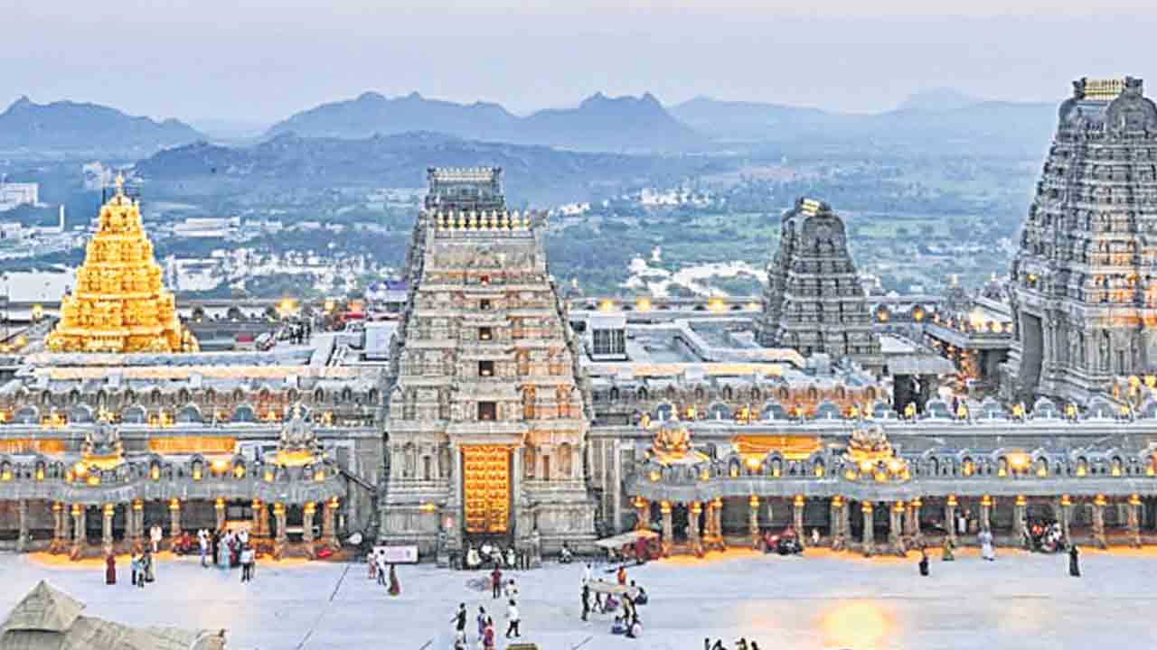 ఆంక్షల్లేవు.. బదిలీలు వర్తించవు.. గుట్టలో అవుట్‌ సోర్సింగ్‌ సిబ్బంది అరాచకం