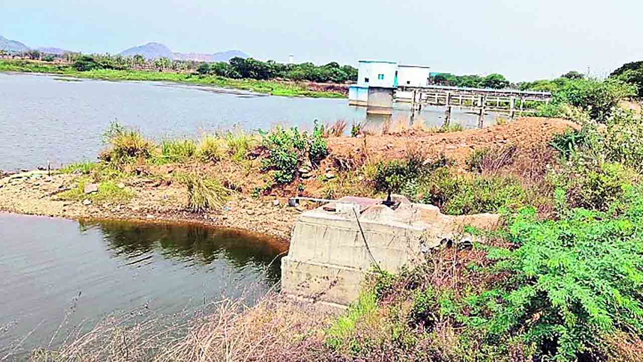 చలివాగును పట్టించుకోరా.. ప్రాజెక్టు ఆధునీకరణ పనులకు మంగళం..!