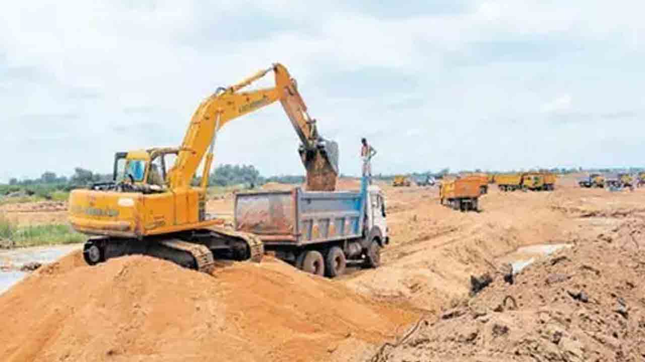 ఇసుక రీచ్‌ వద్ద ఆంధ్రానేతల బీభత్సం