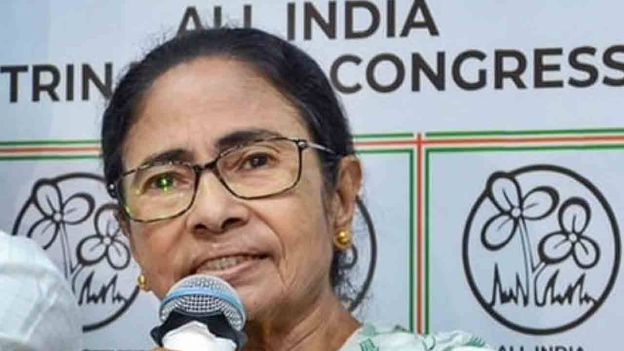 మమతే మా నేత పార్టీ కార్యవర్గ జాబితాను ఈసీకి సమర్పించిన టీఎంసీ