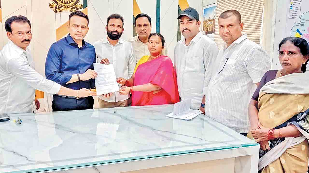 ఇసుక మాఫియా సూత్రధారులను బయటికి లాగాలి
