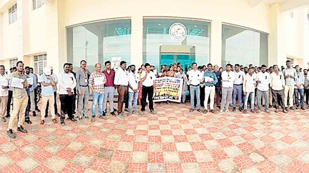 వైటీపీఎస్‌ను ప్రైవేటీకరిస్తే ఖబడ్గార్‌.. యాదాద్రి థర్మల్‌ ప్లాంటులో పదో రోజుకు చేరిన ఉద్యోగుల నిరసన
