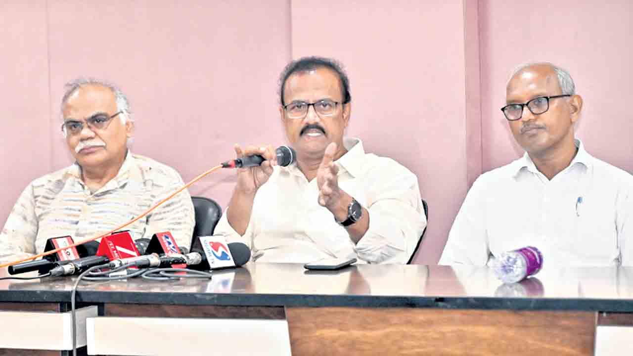 రియల్‌ఎస్టేట్‌ లాభాలకే మెట్రో విస్తరణ… ప్రజా ప్రయోజనాలు గాలికి.. పారదర్శకతకు పాతర