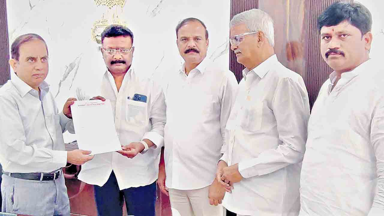 రెండు రాష్ర్టాల్లో ఓట్లుంటే తీసేయాలి.. ఒక దేశం.. ఒక పౌరుడు.. ఒకే ఓటు అనే సిద్ధాంతాన్ని అమలుచేయాలి