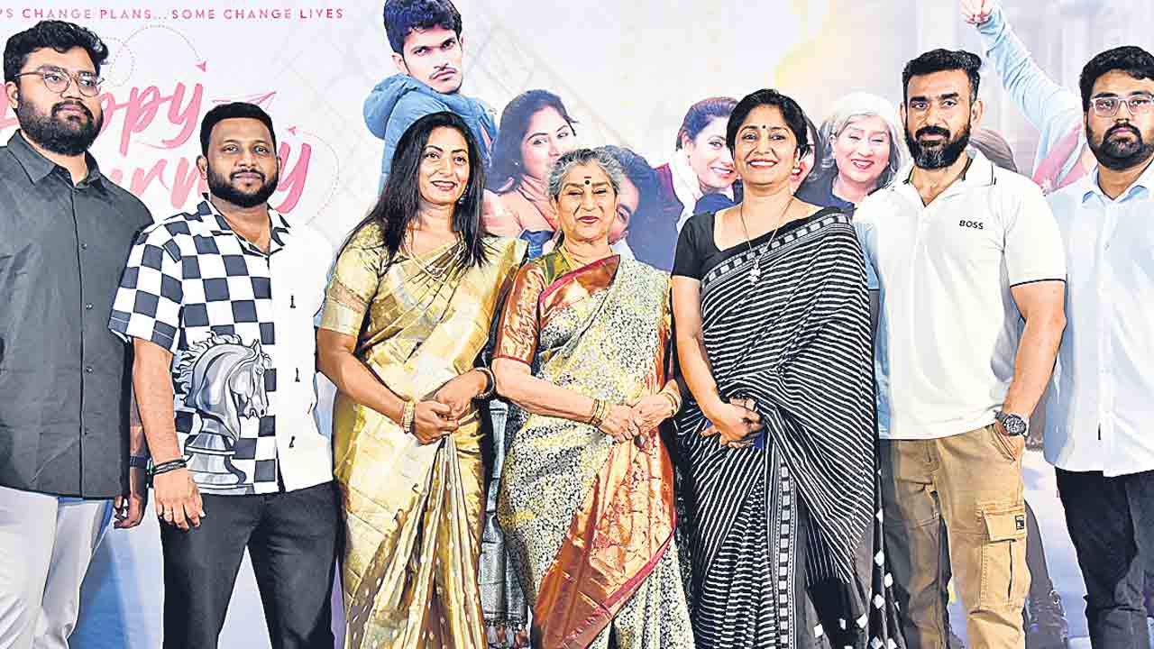ఏడుగురు మహిళల హ్యాపీ జర్నీ