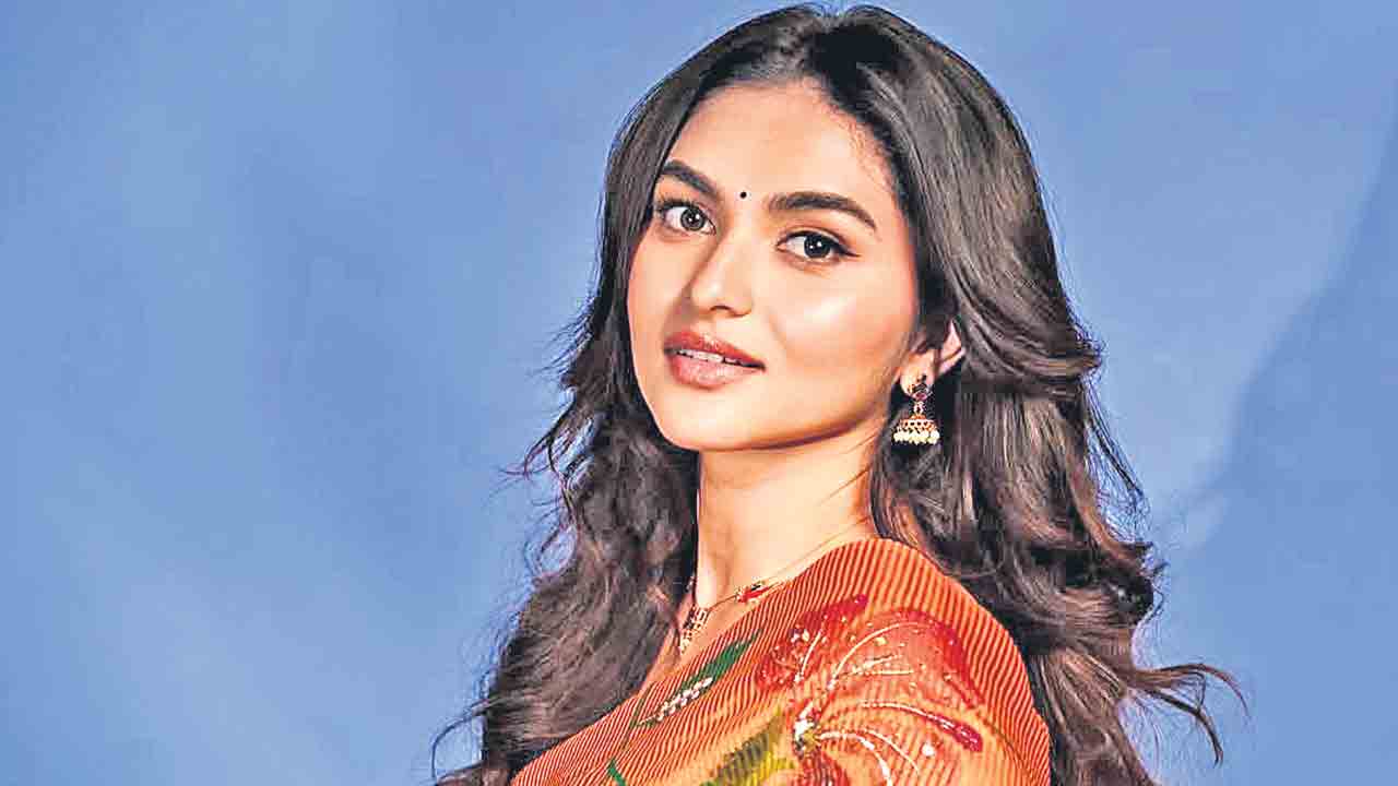 దక్షిణాదిలోనే బిజీ తార