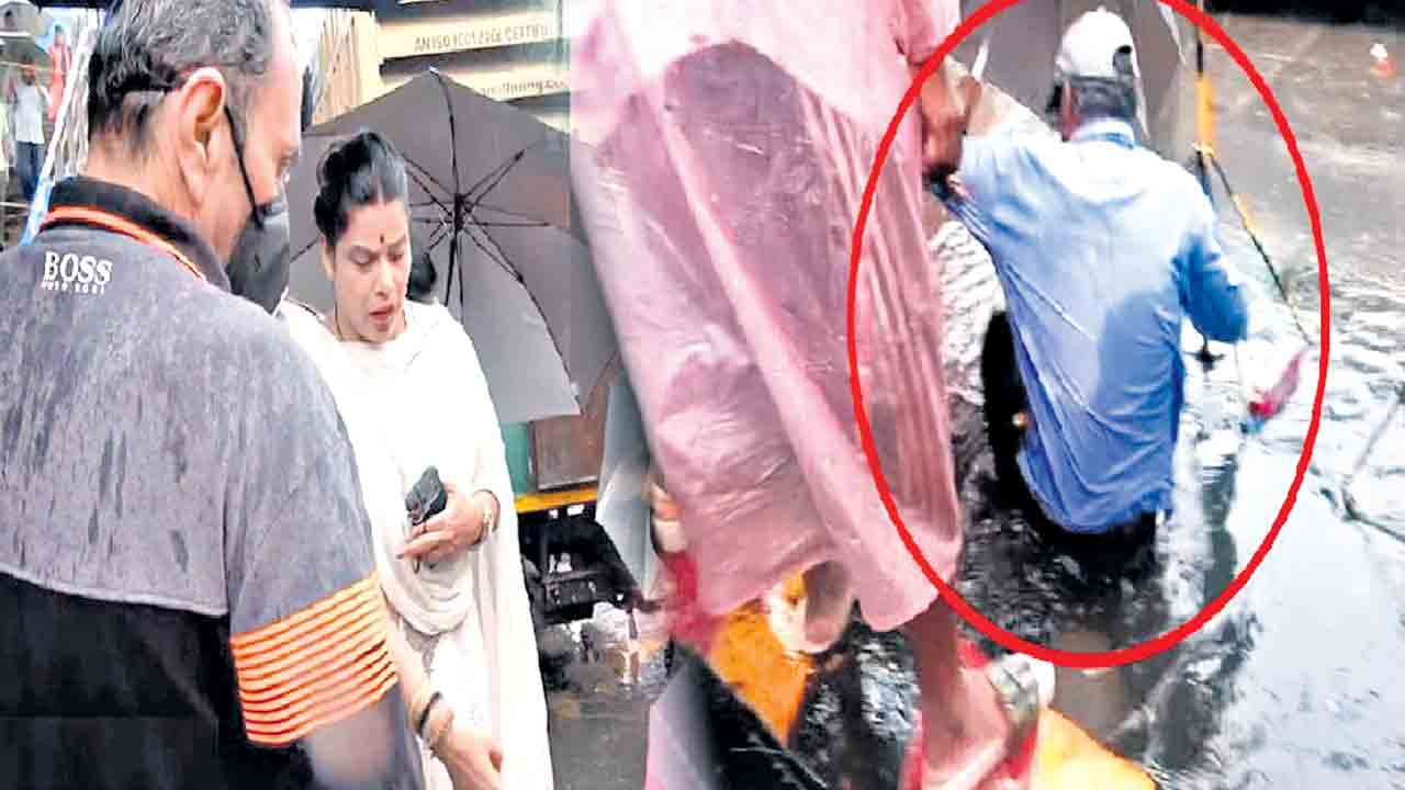 మేయర్‌ ముందే మ్యాన్‌హోల్‌లో పడిపోయిన వ్యక్తి