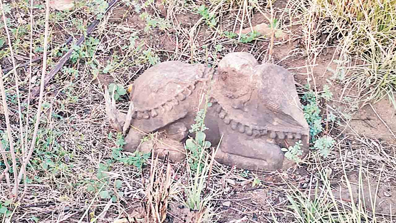 చారిత్రక ‘రామప్ప’లో విధ్వంసం