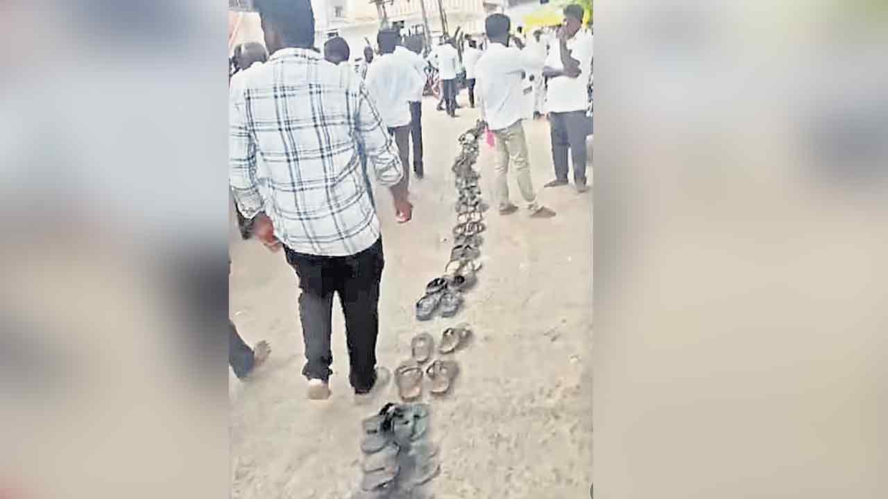 కర్ణాటకలోనూ ఎరువులకు కటకట