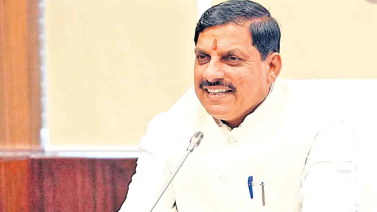 కాంగ్రెస్‌ నేతలే మీనాక్షిని దెబ్బతీశారు
