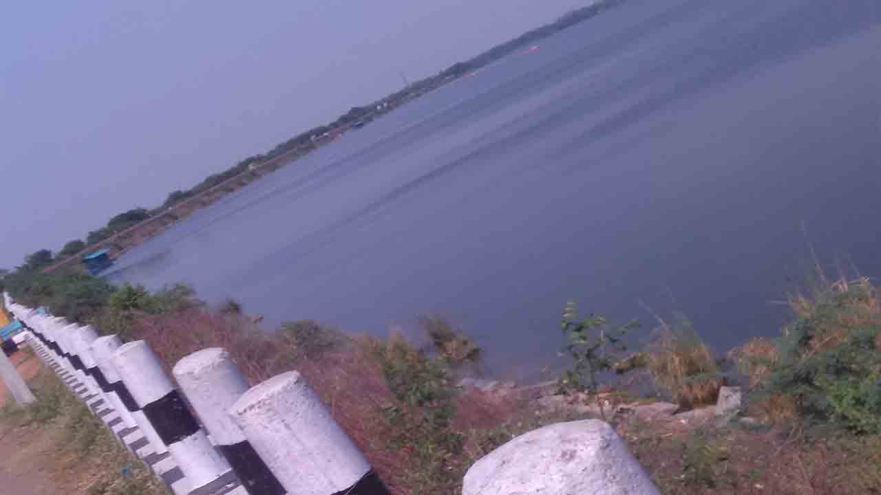 పడిపోయిన పాలేరు నీటిమట్టం