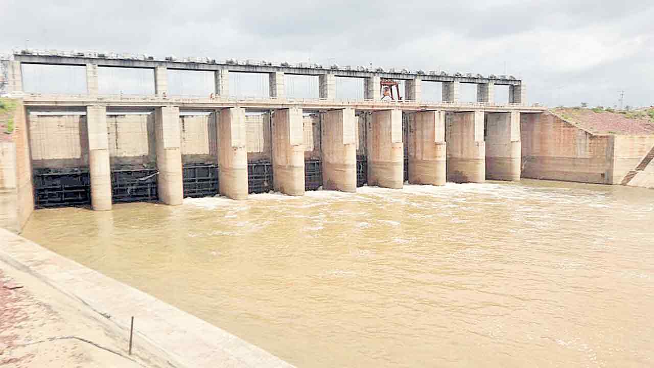 తెలంగాణ జల హక్కులపై ఆగని రాజకీయ వికృత క్రీడ