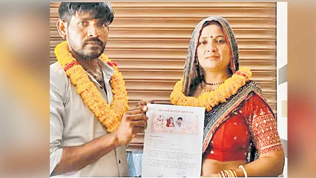 అత్తను పెండ్లి చేసుకున్న అల్లుడు