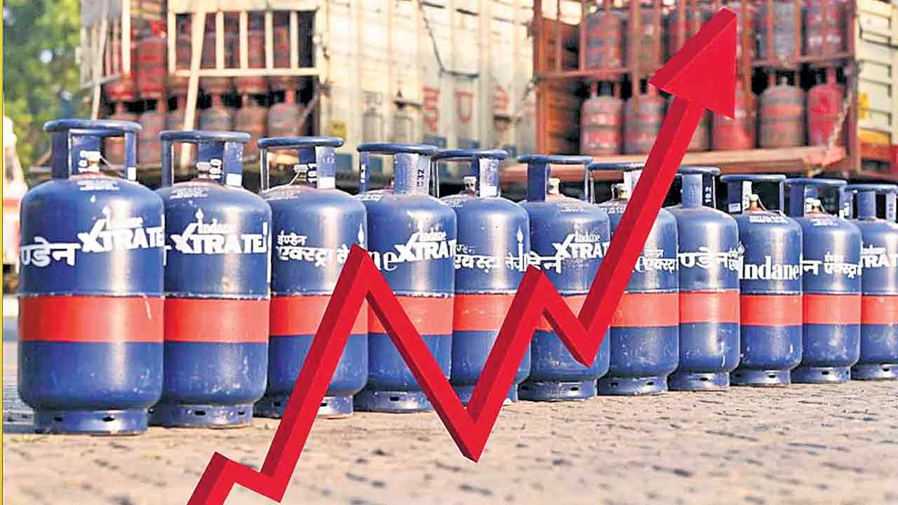 వాణిజ్య సిలిండర్‌పై రూ.53.50 వడ్డన
