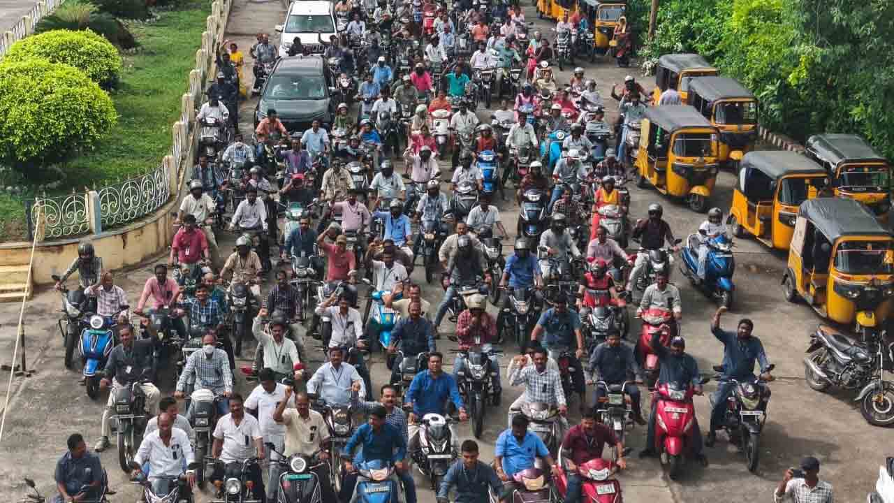 సర్కారుపై తిరుగుబాటు