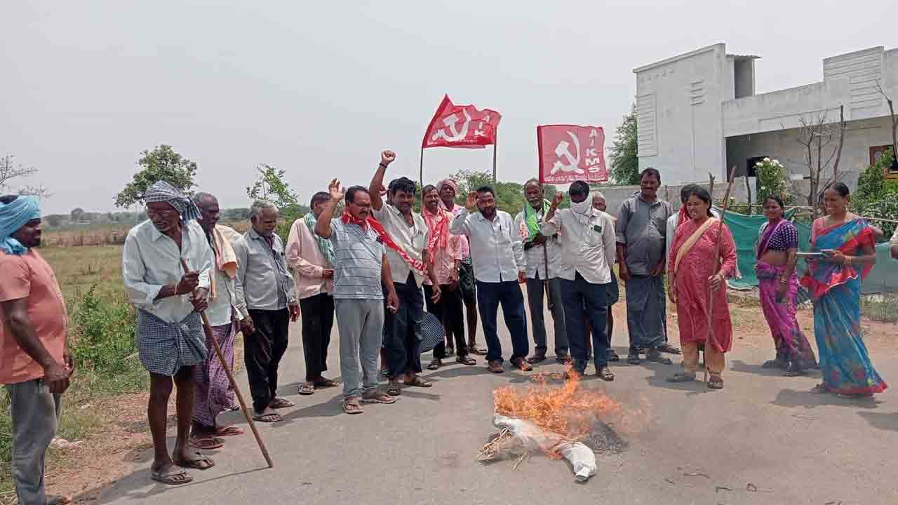 రైతులకు ద్రోహం చేస్తున్న కేంద్ర ప్రభుత్వం