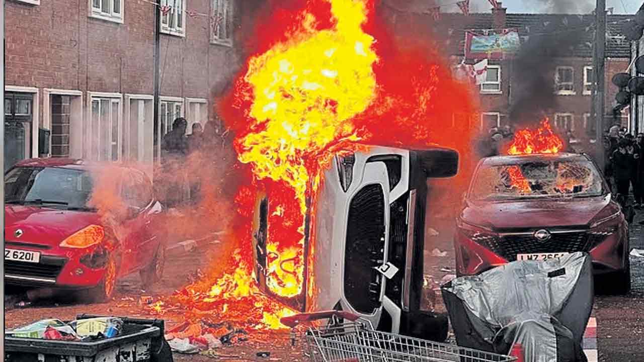 యూకేలో వలస వ్యతిరేక నిరసనలు
