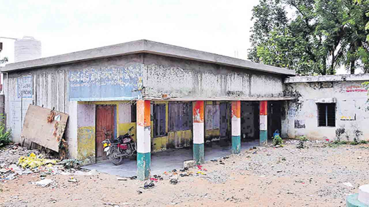 డిసెంబర్‌లోపు ‘టాయిలెట్లు’ పూర్తిచేయండి