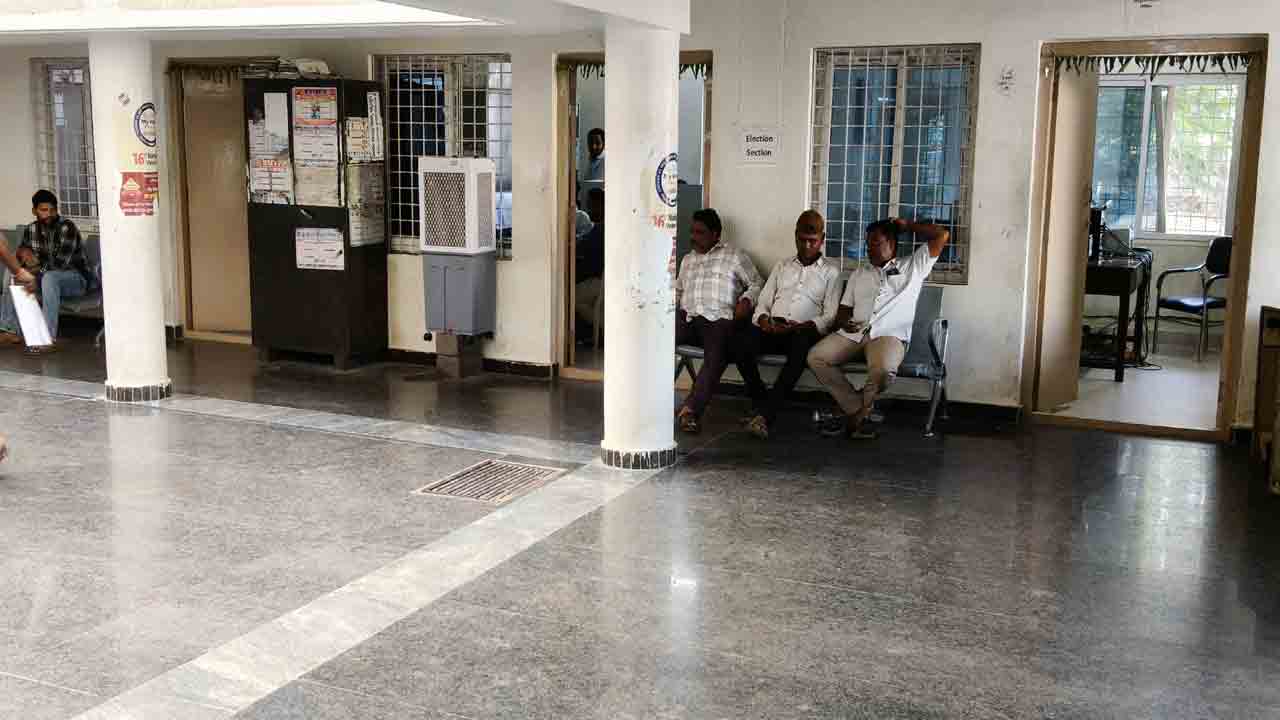 కొనుగోలుదారులపై ఫీజుల భారం