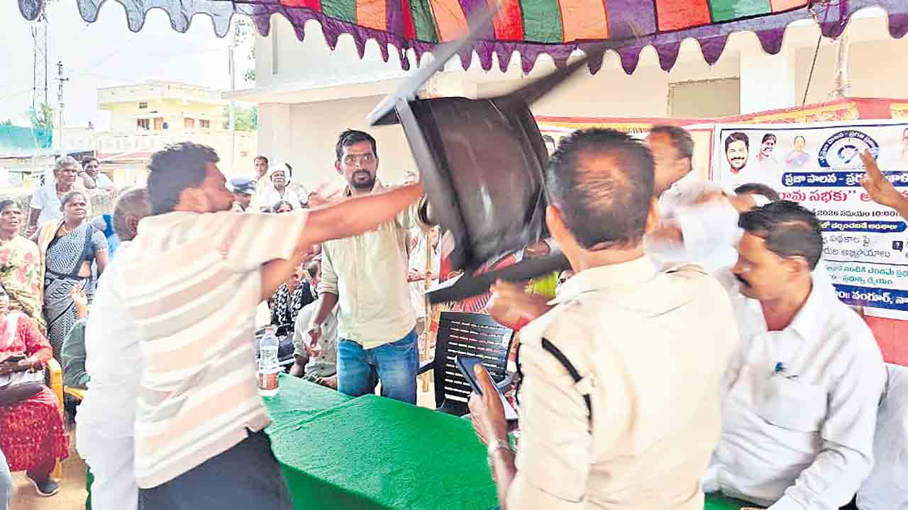 బీఆర్‌ఎస్‌ నాయకుడిపై కాంగ్రెస్‌ నేత దౌర్జన్యం