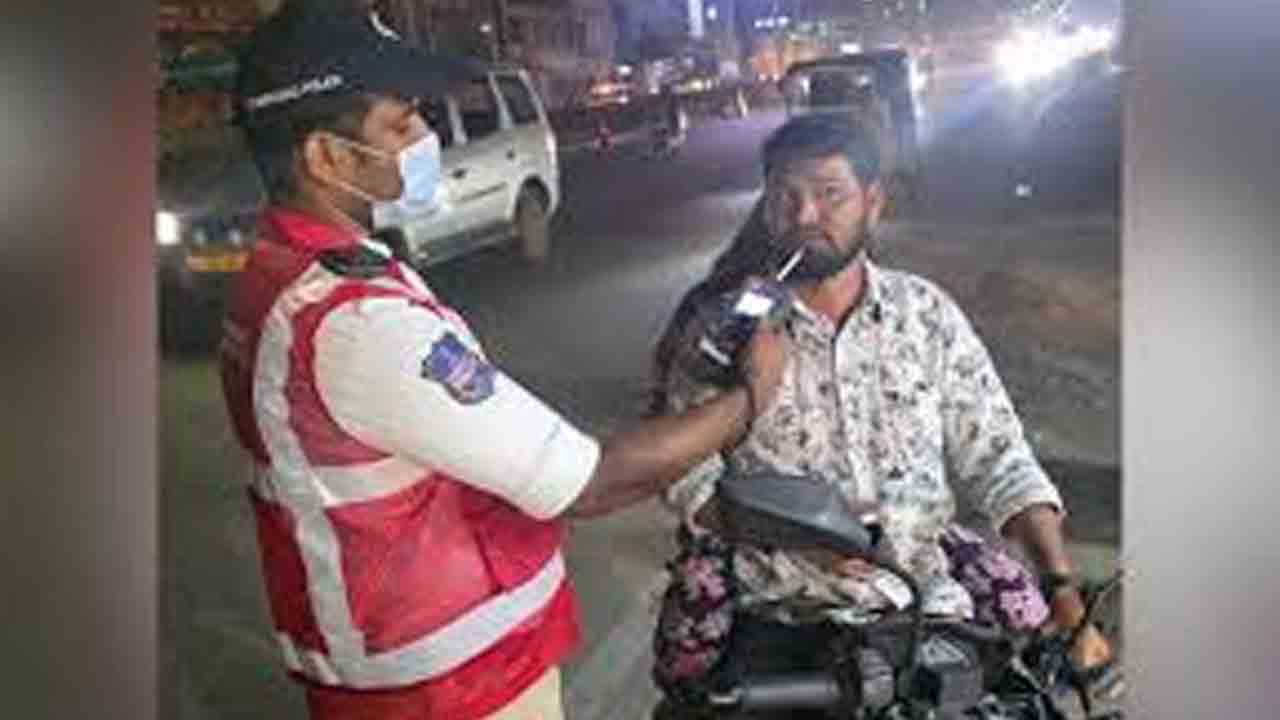 డ్రంక్‌ అండ్‌ డ్రైవ్‌లో 281 మంది పట్టివేత