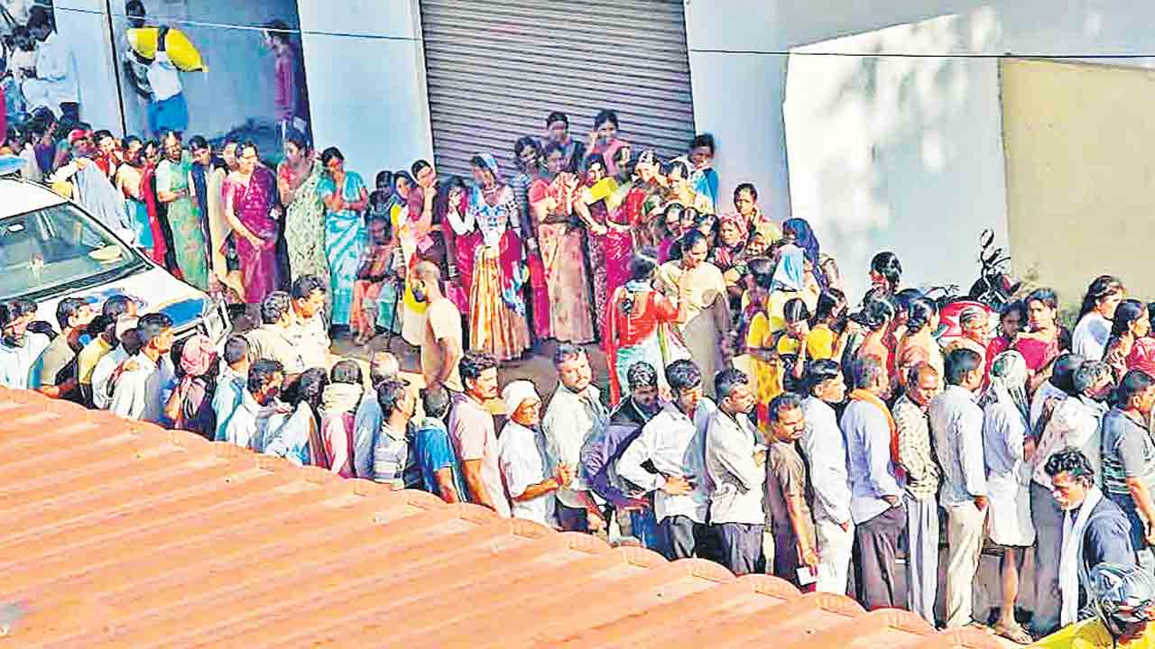 అన్నదాతకు యూరియా కష్టాలు