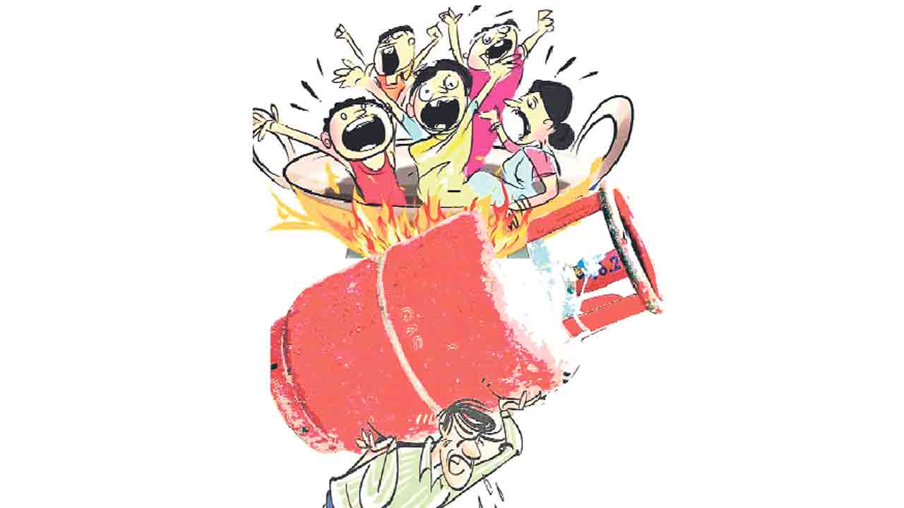 మరోమారు.. గ్యాస్ మంట