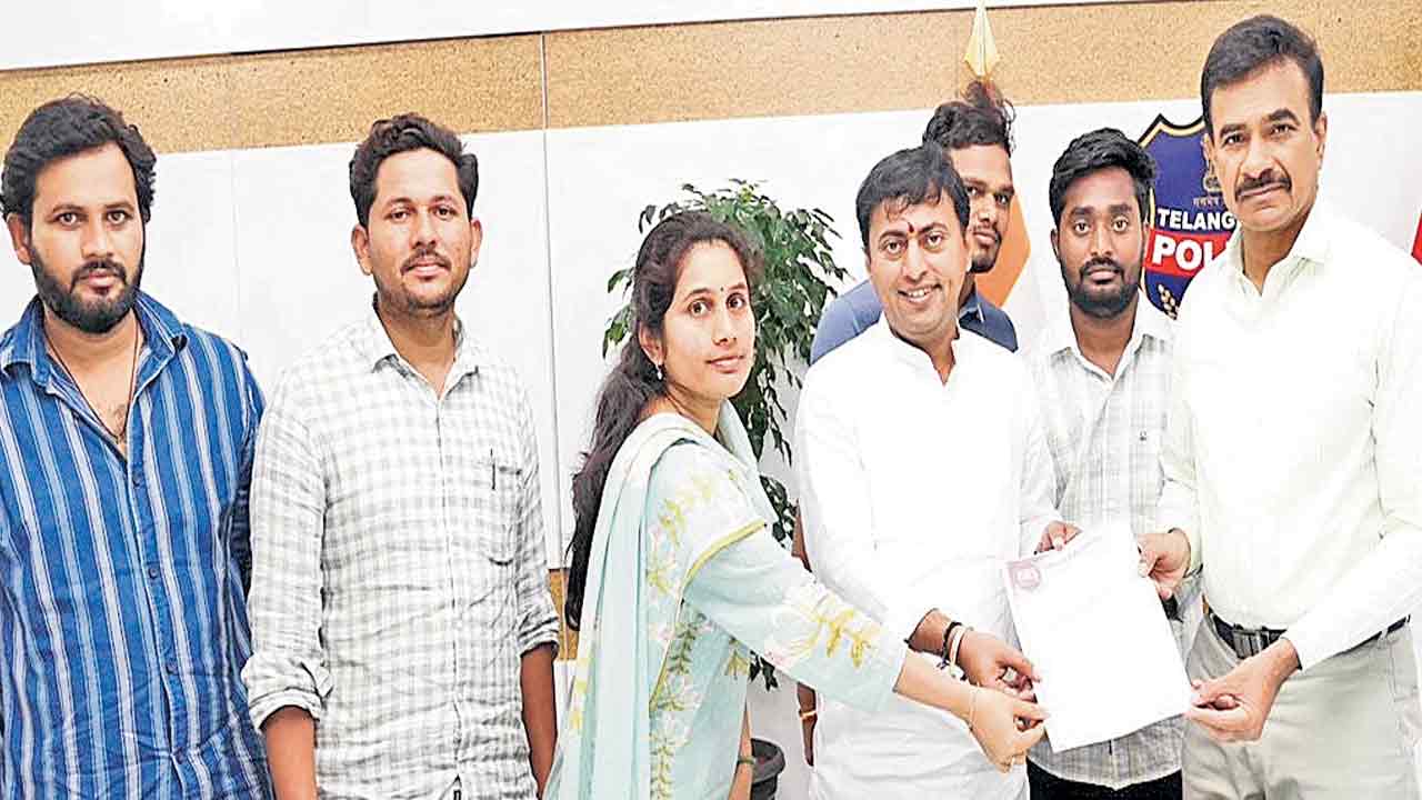 కానిస్టేబుల్‌ జాబ్స్‌ వయోపరిమితి పెంచండి