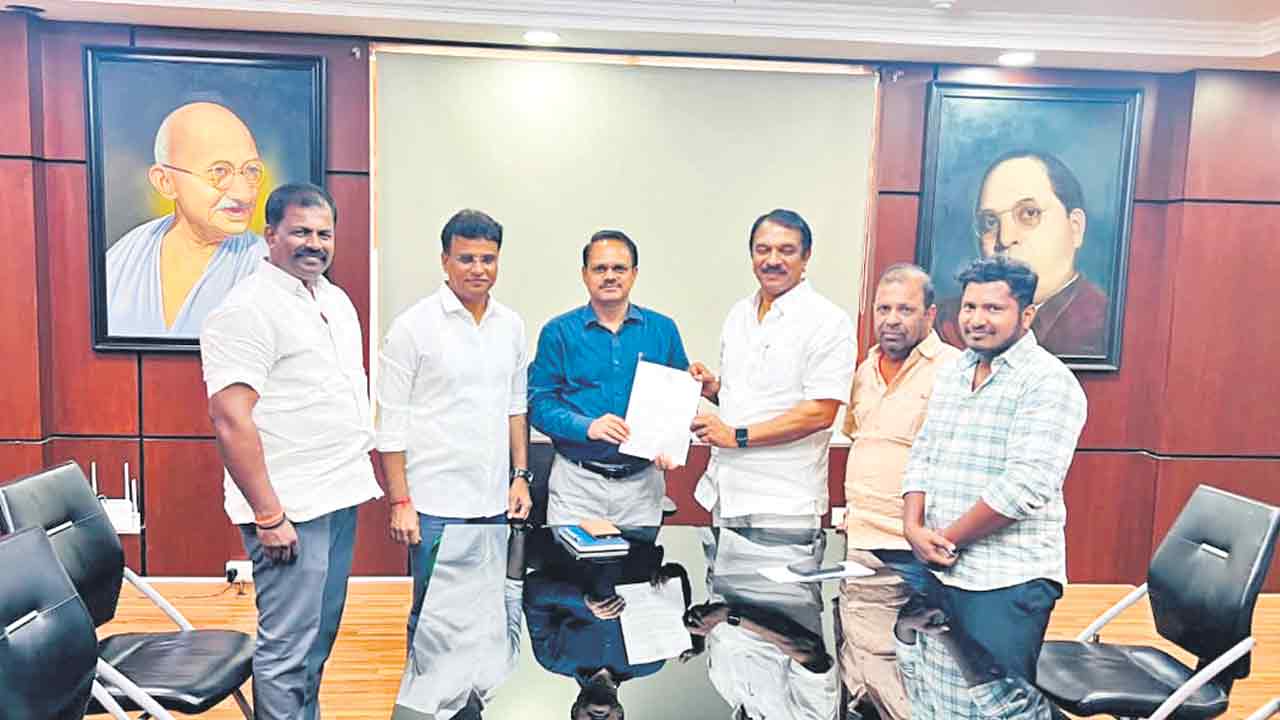అభ్యర్థుల గరిష్ఠ వయోపరిమితి పెంచాలి