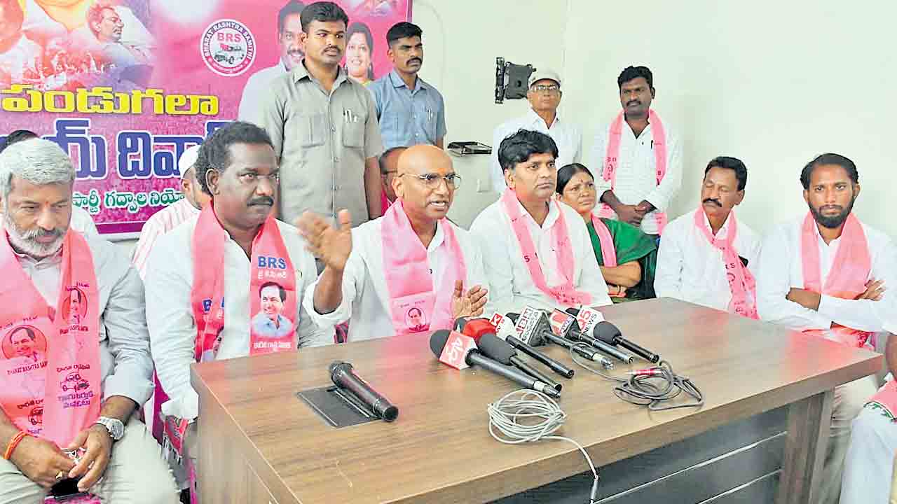 సీఎం తాటాకు చప్పుళ్లకు భయపడేది లేదు