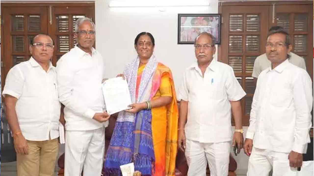 మంత్రి సురేఖకు పద్మశ్రీ అవార్డు