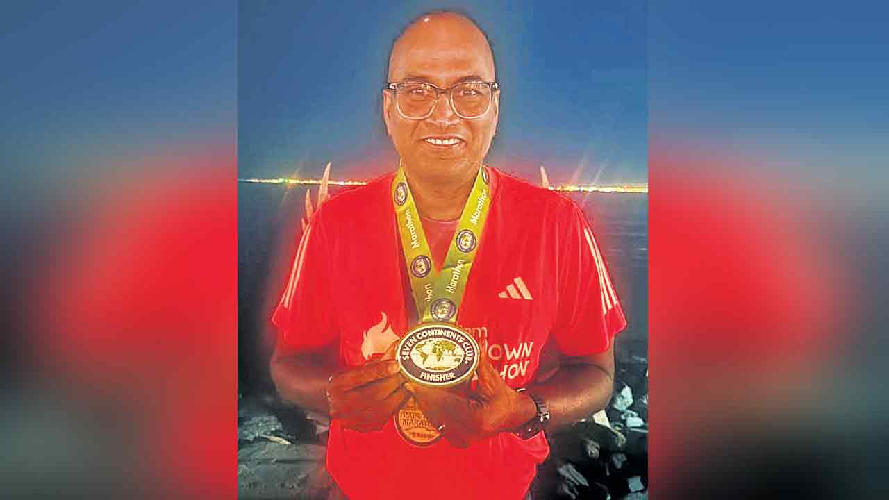 హైదరాబాదీ సునీల్‌ అరుదైన ఘనత