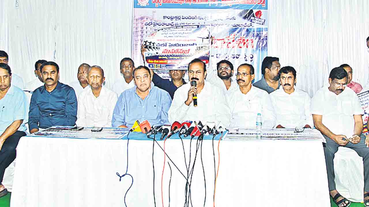 కాంగ్రెస్ సర్కార్ పై కాంట్రాక్టర్ల తిరుగుబాటు!