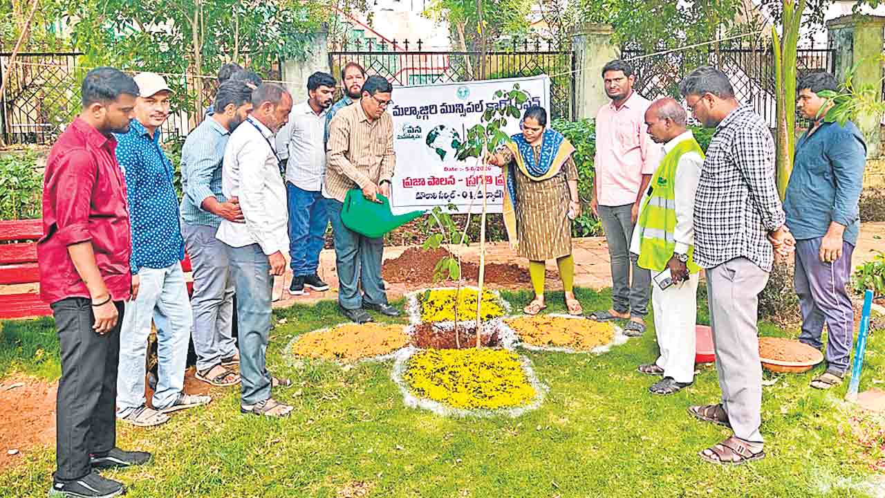 మహిళలకు పార్కుల నిర్వహణ బాధ్యతలు