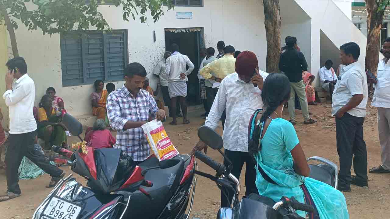 సర్వర్‌ డౌన్‌..రిజిస్ట్రేషన్లు బంద్‌
