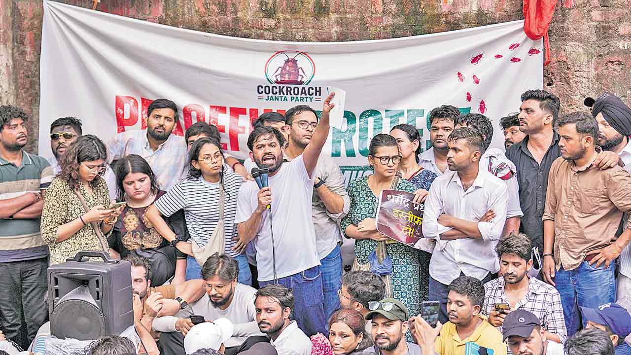 మేకిన్‌ ఇండియా అడిగి తేలీక్‌ ఇన్‌ ఇండియా ఇస్తారా?