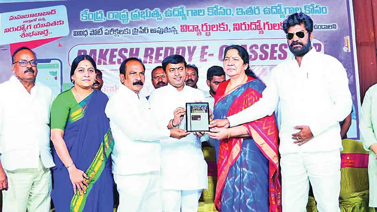 రెండు లక్షల ఉద్యోగాలేవి?