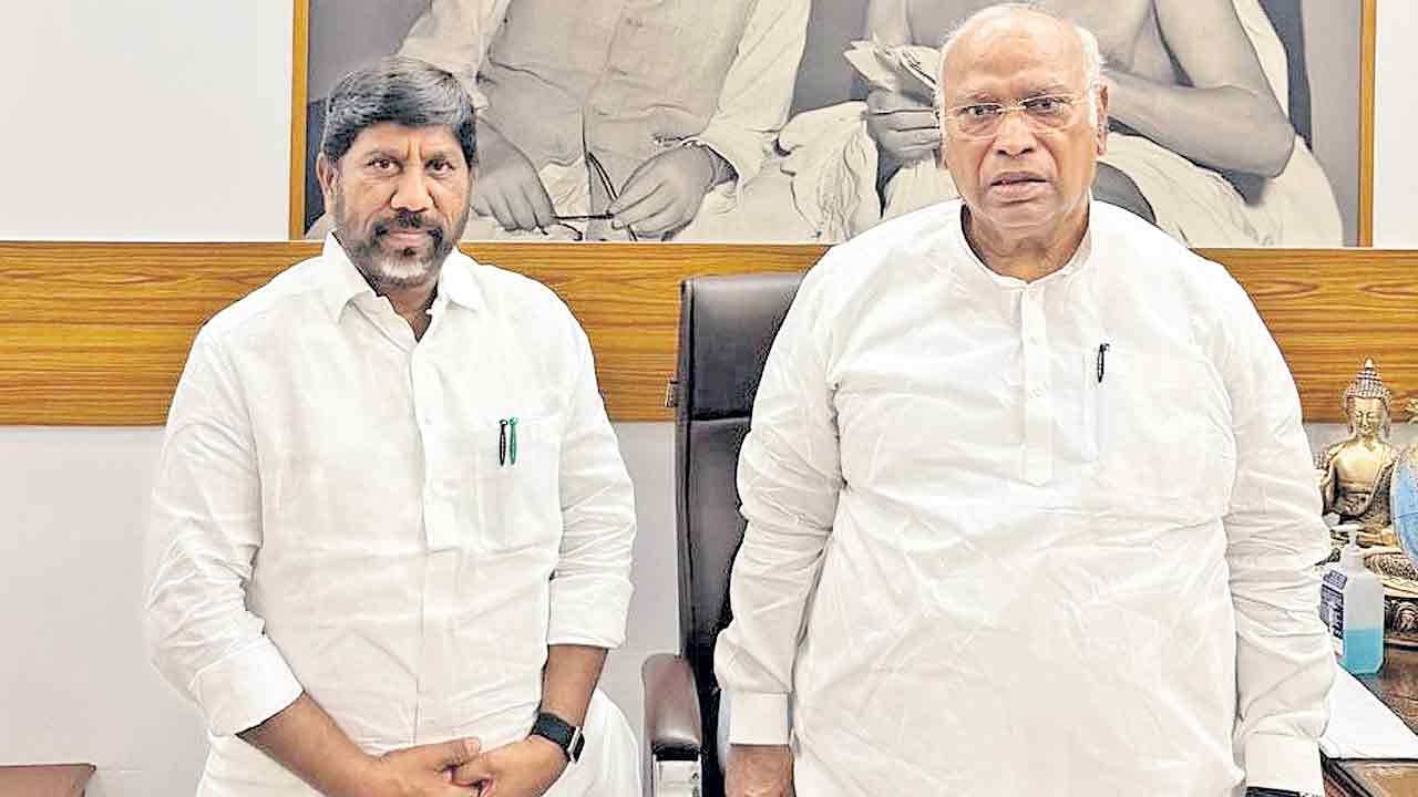 ఢిల్లీకి భట్టి.. పెద్దలతో భేటీ
