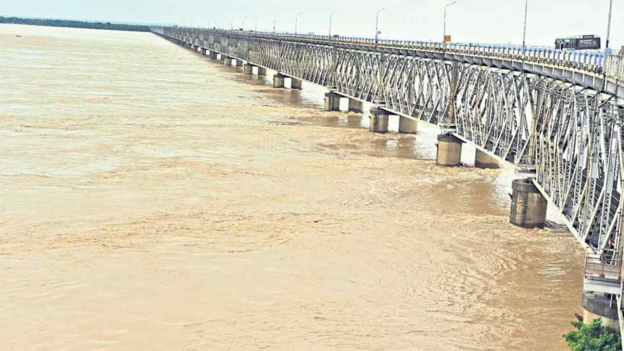 గోదావరిలో తెలంగాణ వాటాపై ఏపీ పేచీ