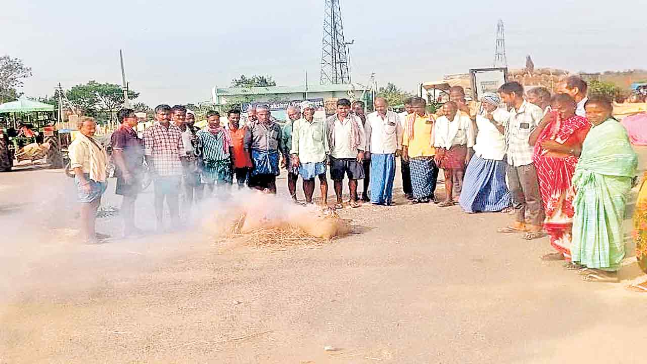 ధాన్యం కొనకపోతే ఆత్మహత్యలే దిక్కు