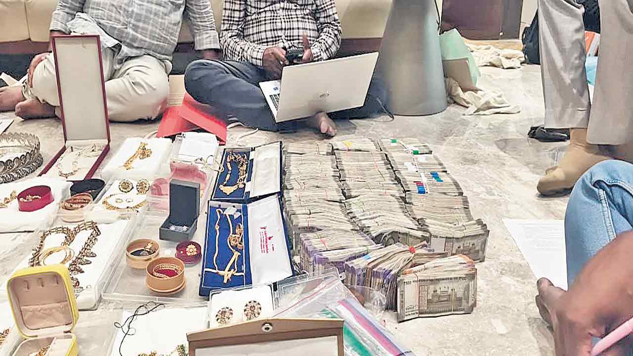 ఆర్‌అండ్‌బీలో అవినీతి కొండ!