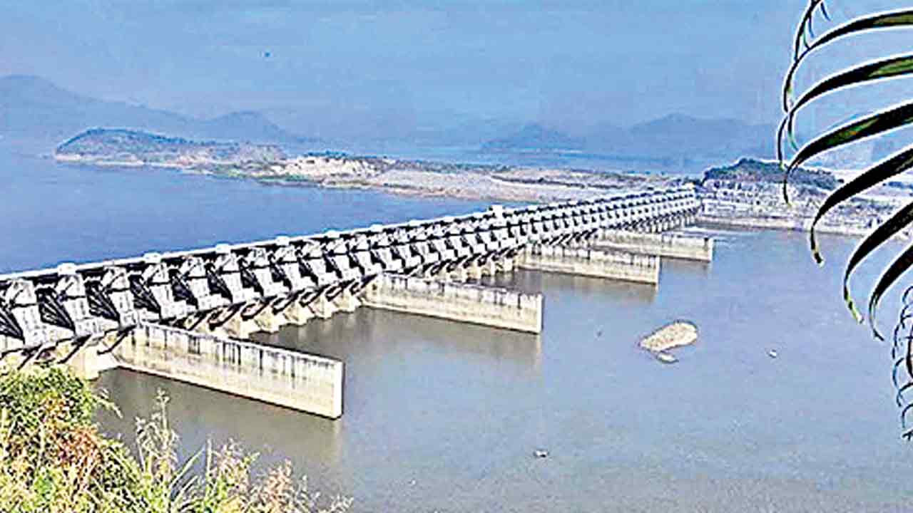ఏపీకి గులాం.. బనకచర్లకు సలాం!