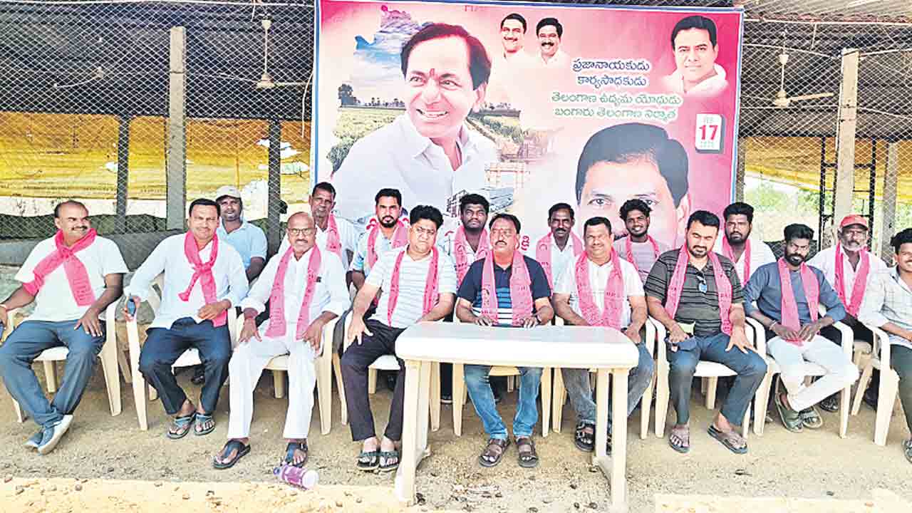 ఆదేశాలిచ్చిండు..అమెరికా పోయిండు..