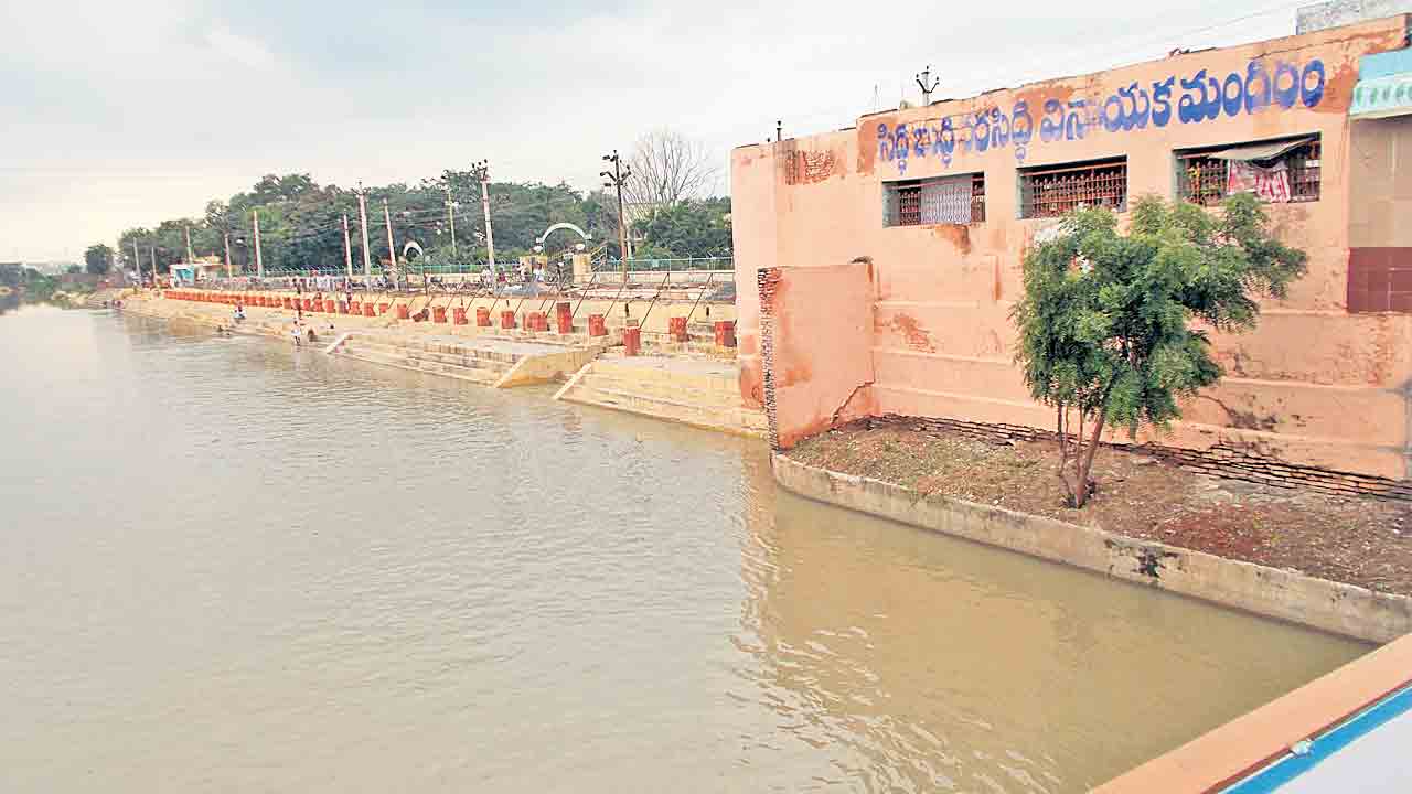 ప్రాజెక్టుల కోసమే పూడిక సాకు