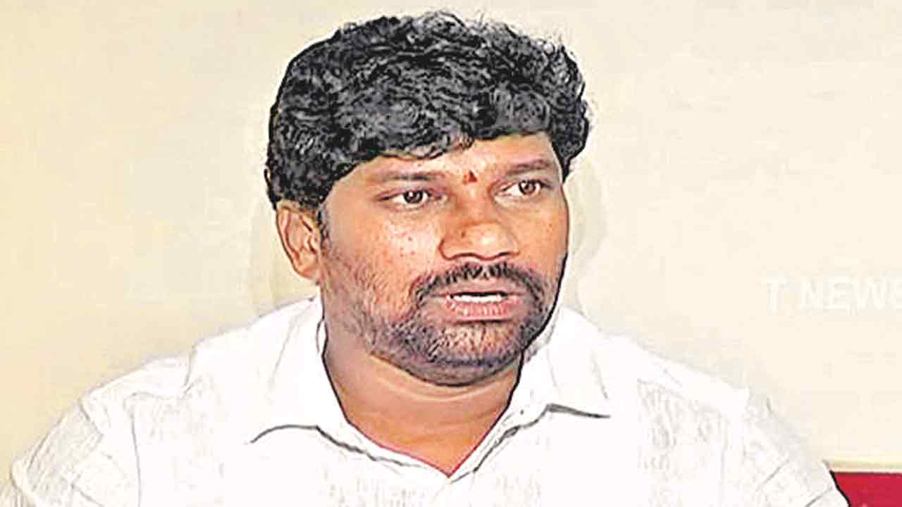 బాల్క సుమన్‌పై తప్పుడు సెక్షన్లు ఎందుకు?