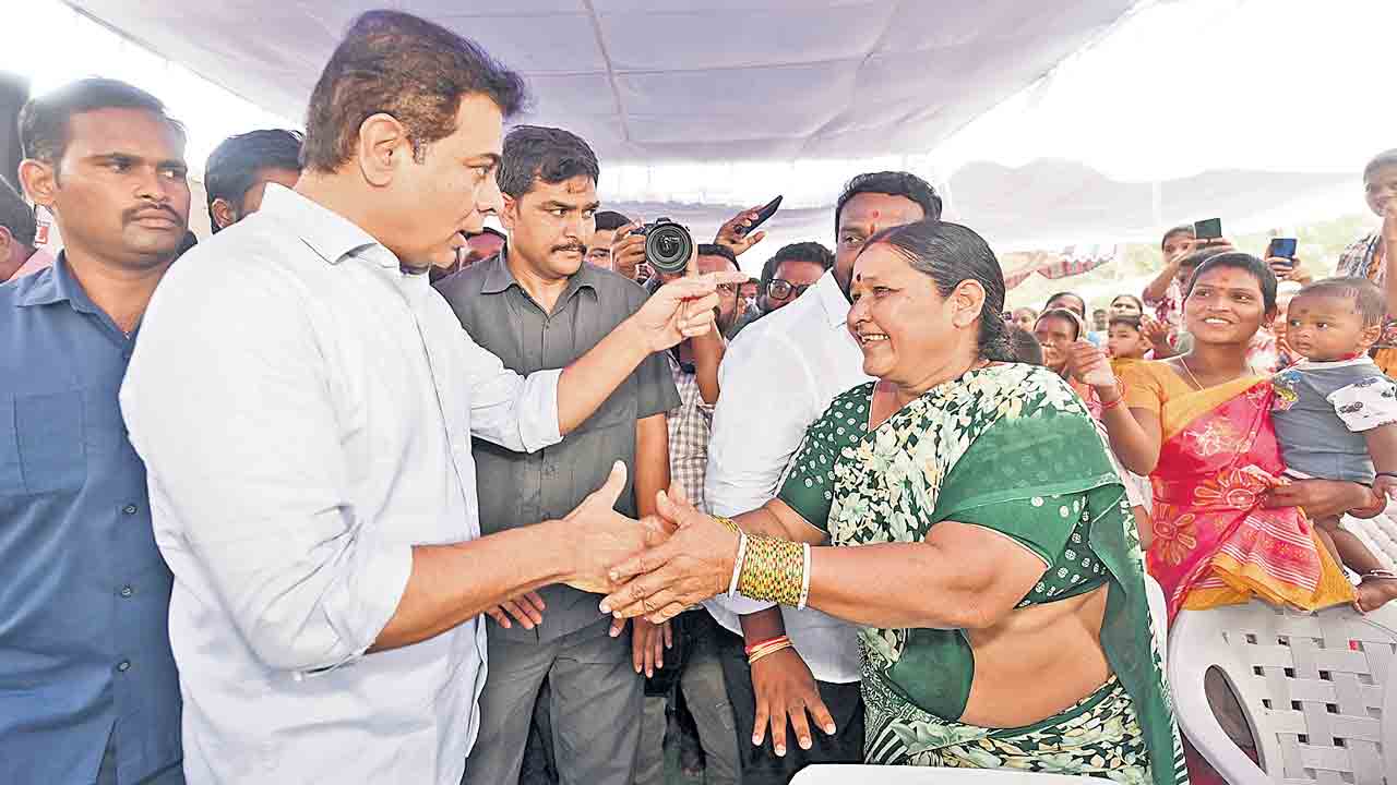 పేదల ఇండ్ల జోలికొస్తే సహించం